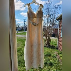 NWOT Size 12 Ivory David's Bridal Wedding Dress with Train, Sash, & Bag included